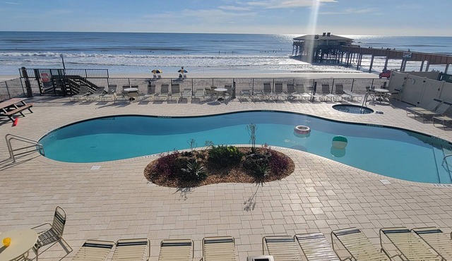 Amazing Ocean Front Retreat on the Beach in Daytona Beach Shores - 2 Bedroom