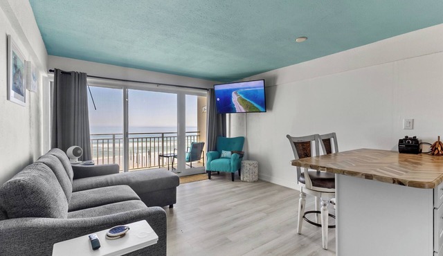 Amazing Ocean Front Property on Daytona Beach with amazing views & full kitchen