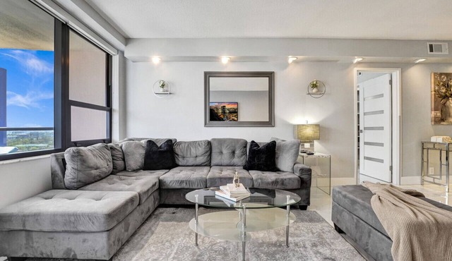 Amazing Ocean Front Condo/2BD beach Resort/1515