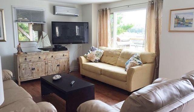 Amazing Ocean-view just steps to Fox Point Beach!