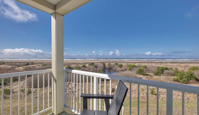 AMAZING OCEAN VIEW, Pets Ok, Steps to Town and Beach (StayS)