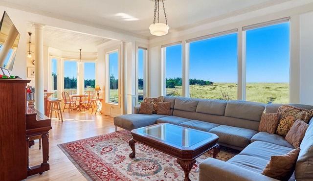 AMAZING OCEAN VIEW, Pets Ok, HOT TUB, VBall, Pool & Ping Pong Table (Knole)