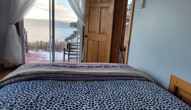 Amazing ocean view/private road/close to bayswater beach.