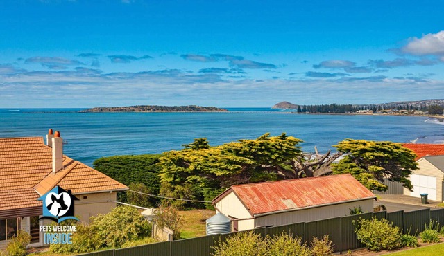 Amazing Ocean Views At This Exclusive 4 BR Holiday Home