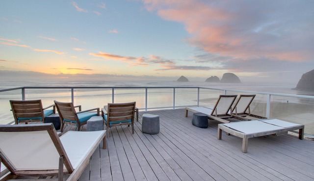 Amazing Oceanfront & Dog-Friendly Condo w/a Jetted Tub - Close Beach Access