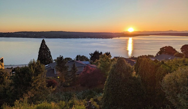 Amazing Panoramic Water Views, Enjoy Sunsets & Relax in Tacoma area