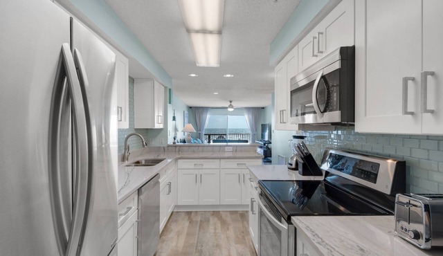 Amazing panoramic gulf views! Cleaning fees and beach service included!