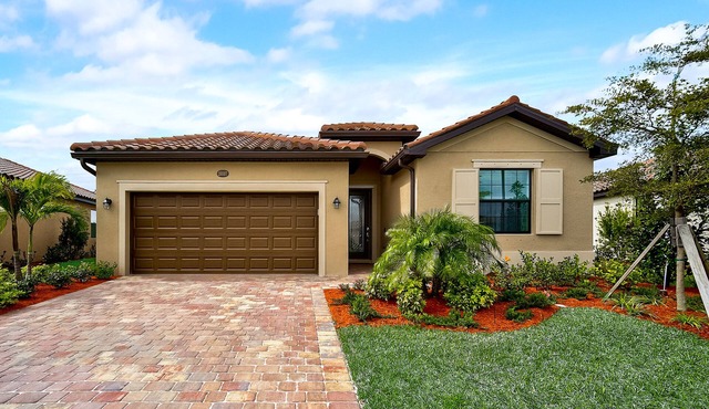 Amazing Paradiso Villa in Venice! This place screams VACATION and RELAX!