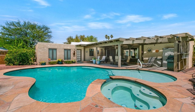Amazing pool and spa- Southwest Oasis