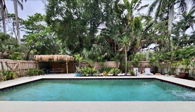 Amazing pool home steps away from the Manatee River!