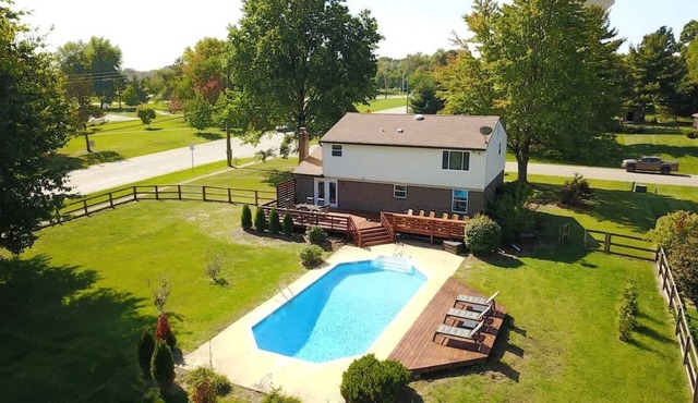 Amazing Pool & Walk to the Park