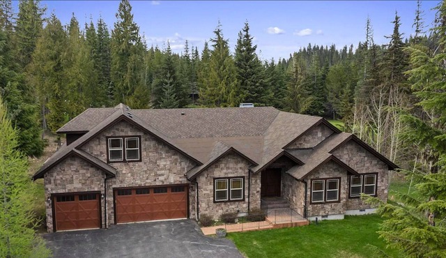Amazing Priest Lake Home on Golf Course