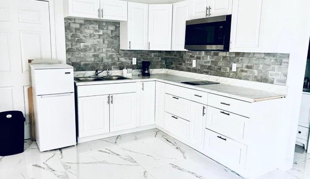 Amazing private home stay bedroom with kitchen