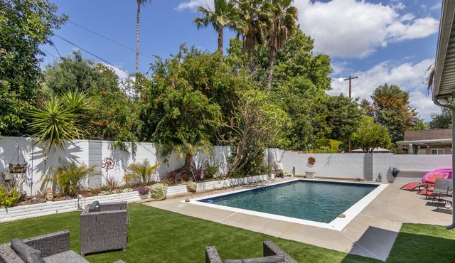 Amazing Private house with POOL& 3 bedrooms in the heart of LA