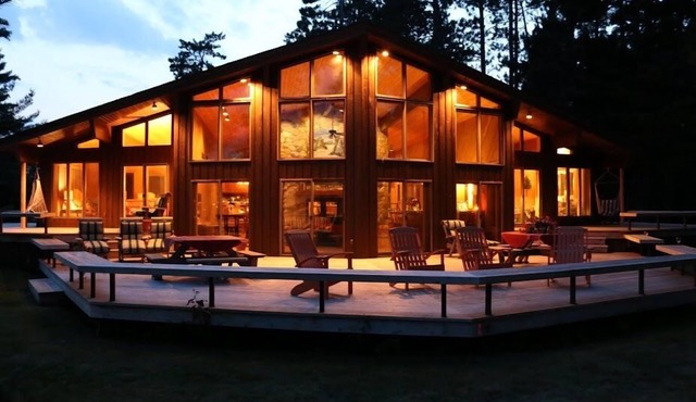 Amazing Private Lodge, on end of Peninsula ~ Sand Bottom lake.
