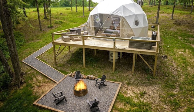 Amazing Pure Glamping Secluded Dome with Hot-tub in Grantsburg, Illinois