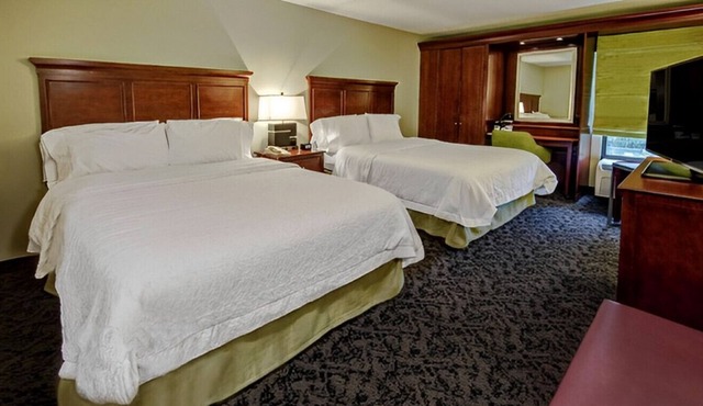Amazing Queen Rm to Stay w/ Modern Amenities