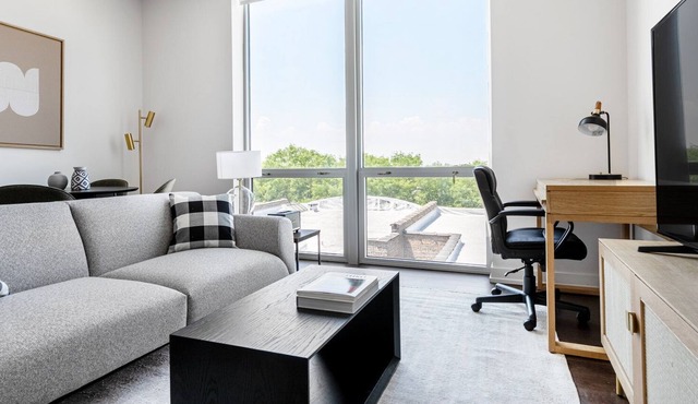 Amazing Ravenswood 1BR w/ Rooftop, BBQ, next to Brown line, by Blueground