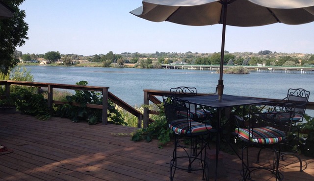 Amazing relaxing get-away home on the Snake River with river view and boat dock.