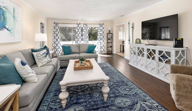 Amazing renovated Condo in Sea Palms. Perfect for golfers! St. Simons Island