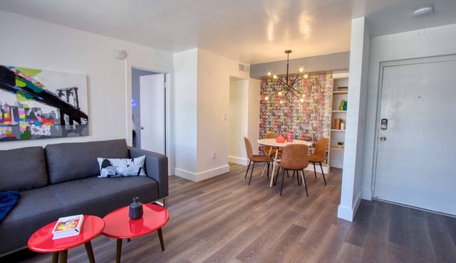 ✨ Amazing Renovated One Bedroom w/Free Parking - No Balcony