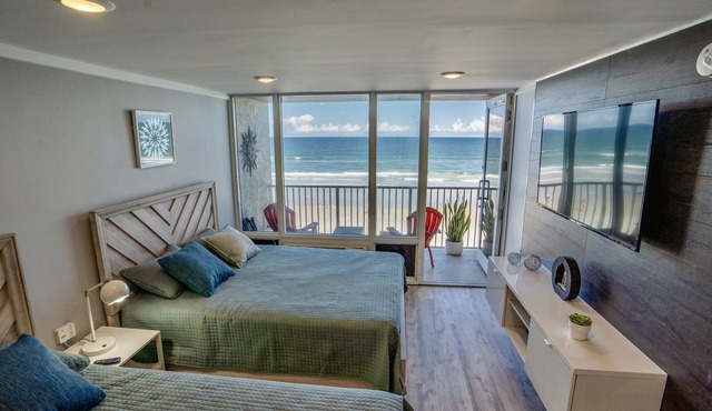 Amazing Renovated Beachfront Studio at Daytona Beach