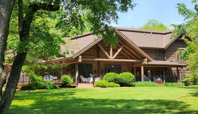 Amazing Retreat Property: Massive Luxury Lodge - Ensuite & Rustic Cabins for 80+