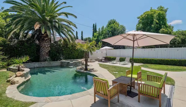 Amazing retreat with a pool and privacy