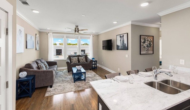 Amazing Reviews-Great Location-Minutes To Downtown!