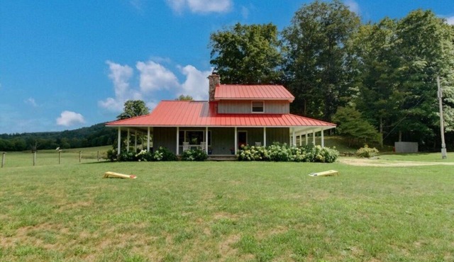 Amazing Riverside Home on the Jackson River just 10 minutes from Warm Springs!