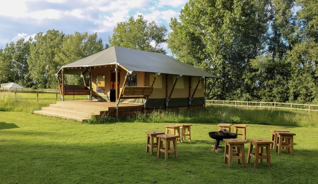 Amazing Safari Lodge With Wild Swimming Lake