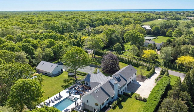 Amazing Sagaponack Estate Minutes to Gibson Beach and Wolffer Estate.