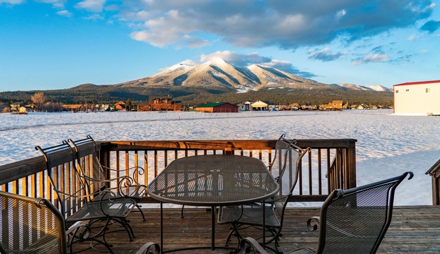 Amazing San Francisco Peak mountain views & Snowbowl minutes away from Suzette Lane