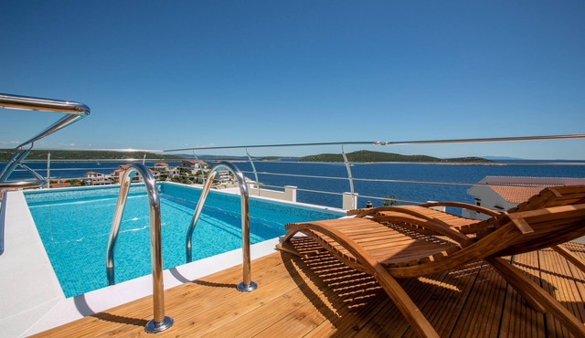 AMAZING SEAVIEW VILLA WITH PRIVATE POOL AND PRIVATE BEACH - SAFE&FREE