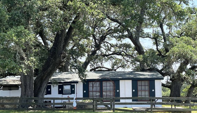 Amazing Secluded cottage under huge trees, on a working Ranch.