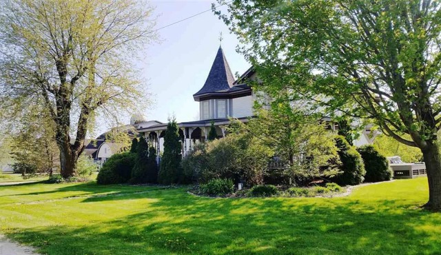 Amazing setting along the Kickapoo River on 100 Beautiful Acres!