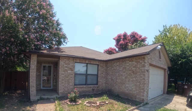 Amazing single level house with pool, in HOA, near sea world right off 1604 loop