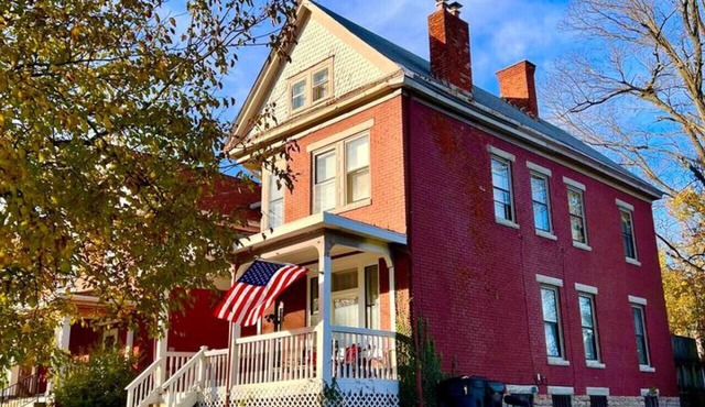 *Amazing* Sleeps 17 -6 bedrooms-5min from Downtown