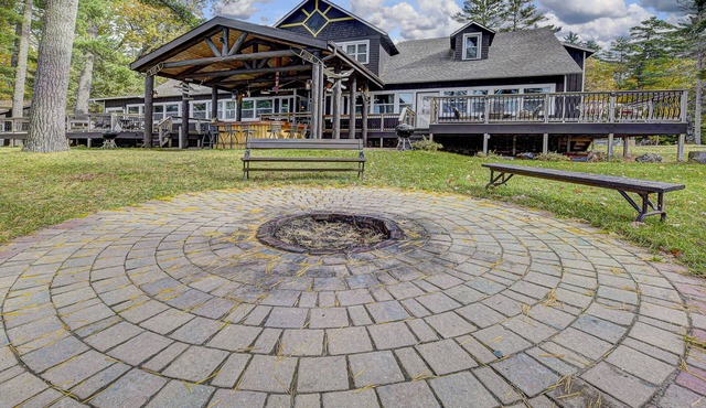 Amazing, sleeps 26, covered lakeside, bar, beach, Big St Germain Lake