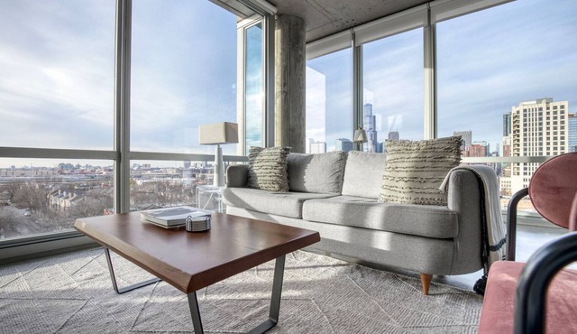 Amazing South Loop 2BR w/Rooftop, 3 Blocks to Grant Park, by Blueground