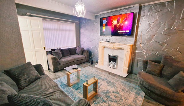 Amazing Spacious 3BDR Home Near LFC Stadium