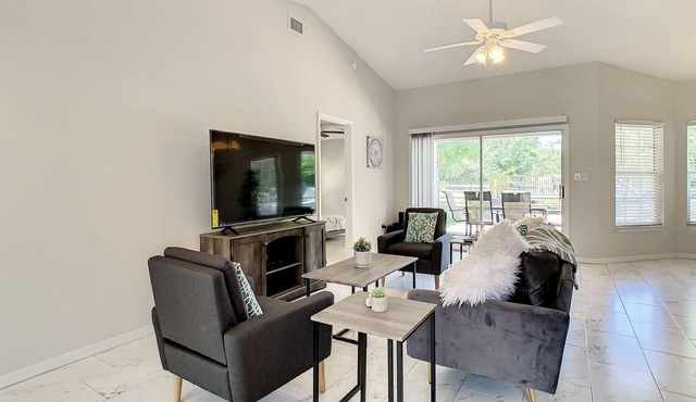 Amazing spacious Ranch! A country pearl.