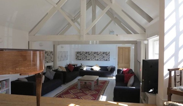 Amazing Stables Building,with 12 bedrooms, Lyndhurst, centre of New Forest!