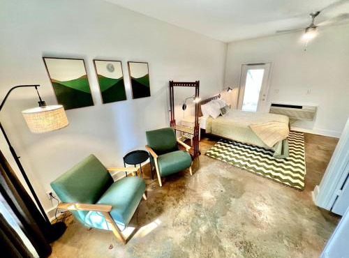 Amazing Studio at Red Owl Courts