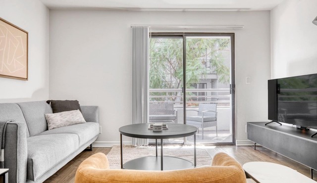 Amazing Studio City 2BR w/Pool, Gym & W/D, nr Olive Ave, by Blueground