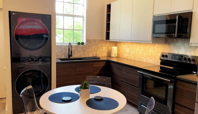 Amazing Studio in Tampa with heated Pool and Hot Tub, CLOTHING OPTIONAL