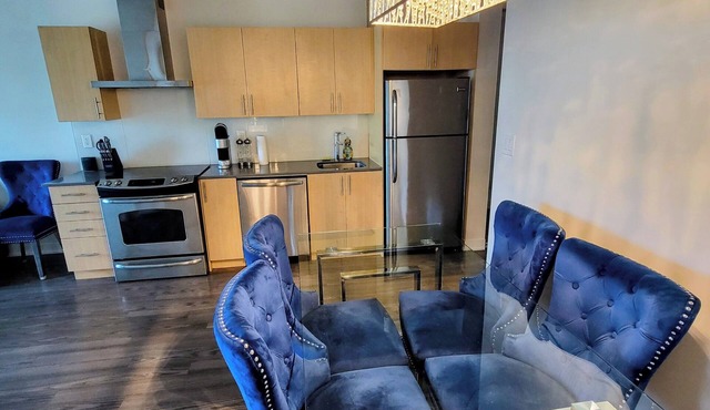 Amazing suite located in Toronto Humber Bay