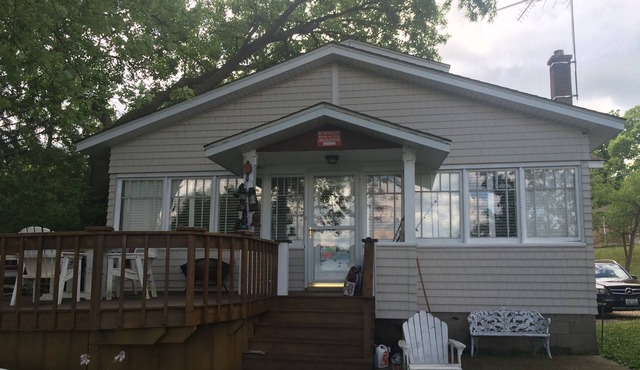 Amazing summer lake escape in our waterfront cottage!