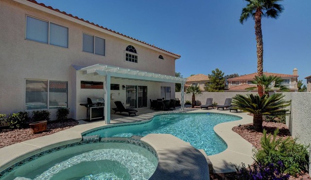 Amazing Summery Retreat~Pool-Spa-BBQ~South Strip