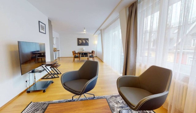 Amazing/sunny 2BR flat in the city center (West 6)